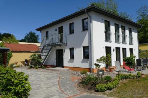 Stadtvilla Sommerfrische — 4-Star Luxury Hotel in Ostseebad Sellin, Germany