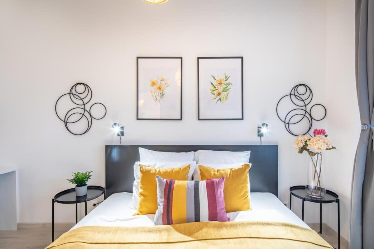 Modern bright central place with terrace — 4-Star Luxury Hotel in Budapest, Hungary