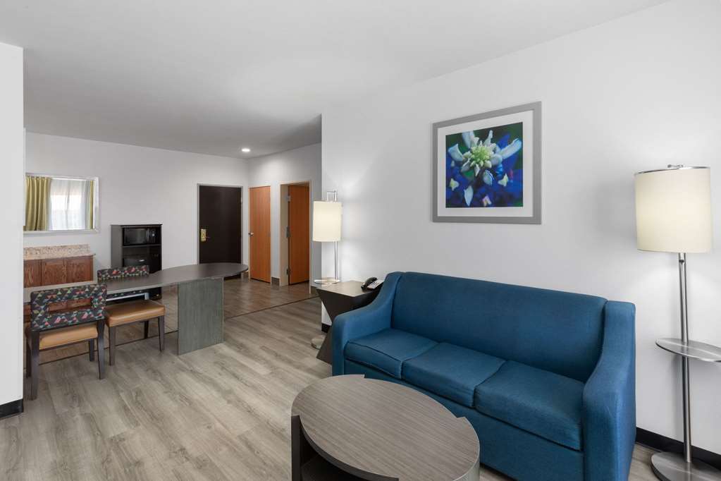 Days Inn & Suites by Wyndham Lubbock Medical Center - photo 34