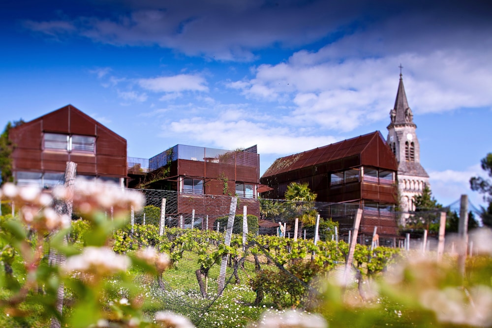 Le Saint James — 4-Star Luxury Hotel in Bouliac, France