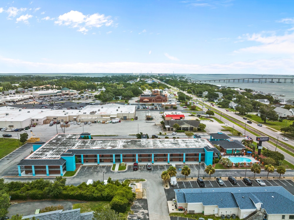Garnet Inn & Suites Morehead City near Atlantic Beach - photo 57