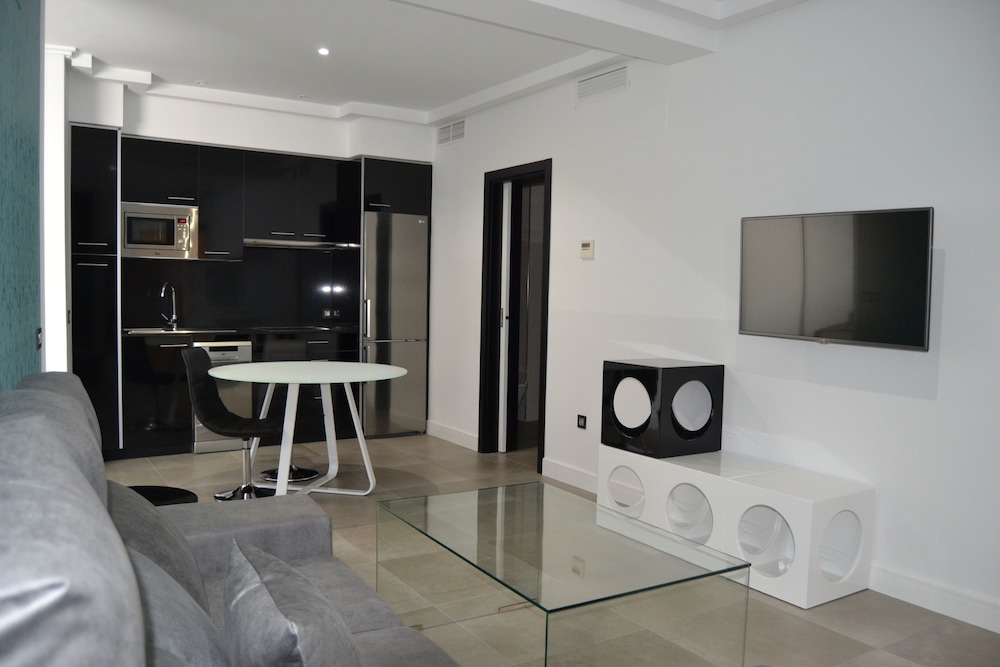 Apartamentos las Palmeras — 4-Star Luxury Hotel in Palma Del Rio, Spain