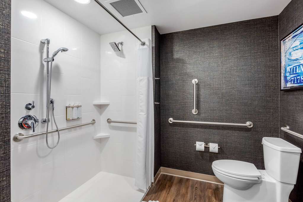 Cambria Hotel Milwaukee Downtown - photo 24