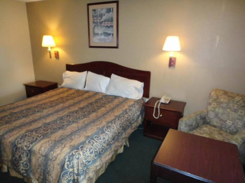 Relax Inn Charlotte - photo 15