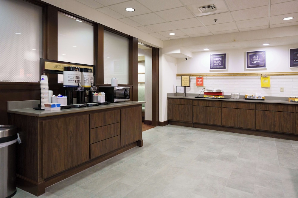 Hampton Inn Hays North of I 70 - photo 16