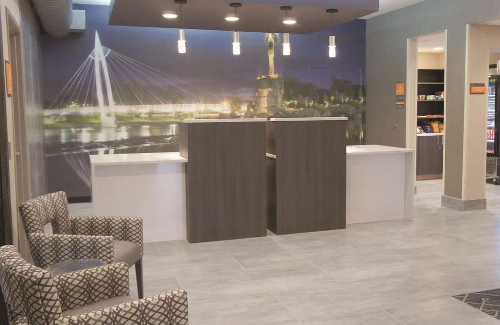 La Quinta Inn & Suites by Wyndham Wichita Airport - photo 3