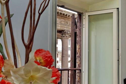 The Pantheon view in the heart of Rome — 4-Star Luxury Hotel in Rome, Italy
