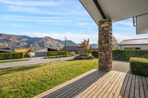 Mako Haven Wanaka Mountain Outlook in Wanaka, New Zealand