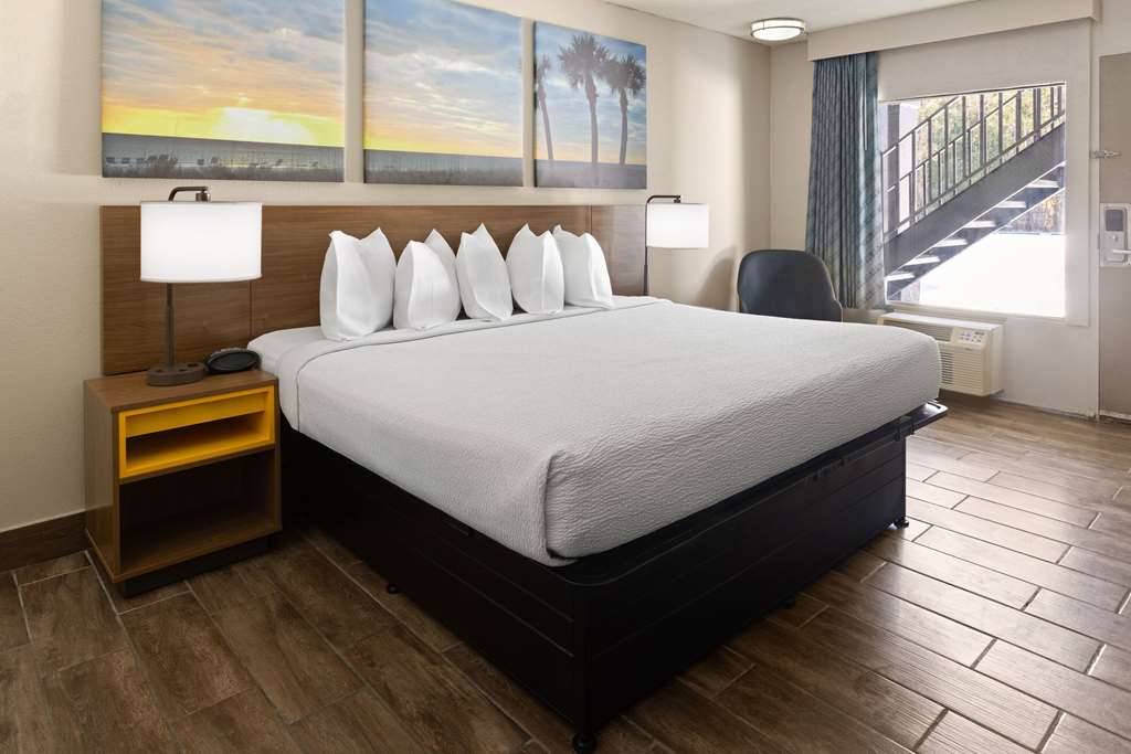 Days Inn by Wyndham Hardeeville Near Hilton Head - photo 15