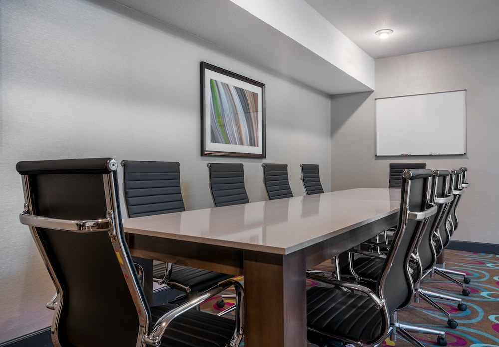 Holiday Inn Express & Suites Ames by IHG - photo 26