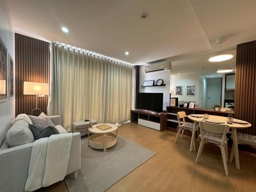 6th Avenue Sukhumvit BKK 301 BTS Asoke Nana MRT — 4-Star Luxury Hotel in Bangkok, Thailand