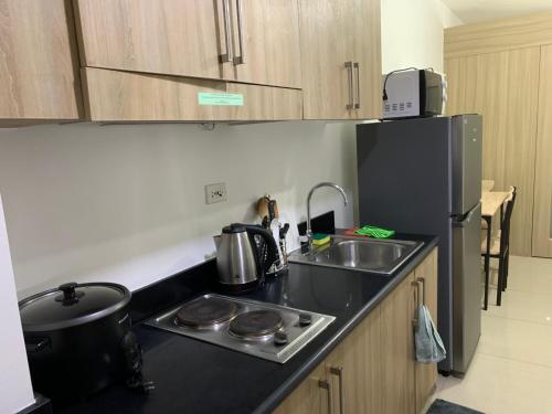 MOA Shore 2 1BR with Balcony WiFi Netflix Pool 4Pax — 4-Star Luxury Hotel in Manila, Philippines
