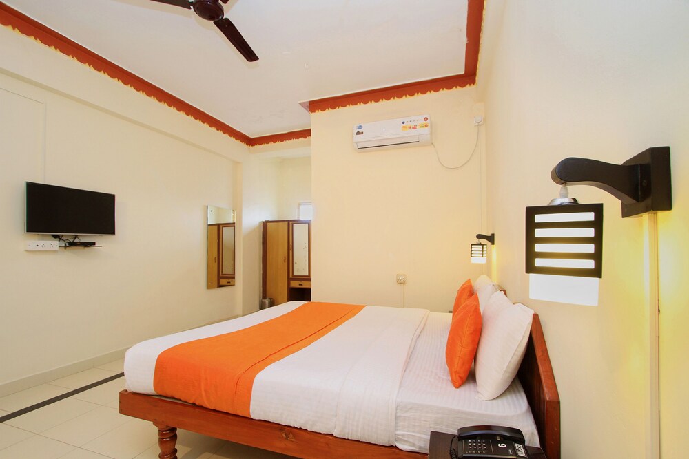 OYO 9630 Hotel Maharaja — hotel in Piriyapatna