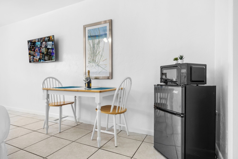 Sunset Inn Hallandale Beach - photo 29