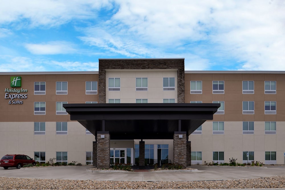 Holiday Inn Express & Suites Marshalltown by IHG - photo 59