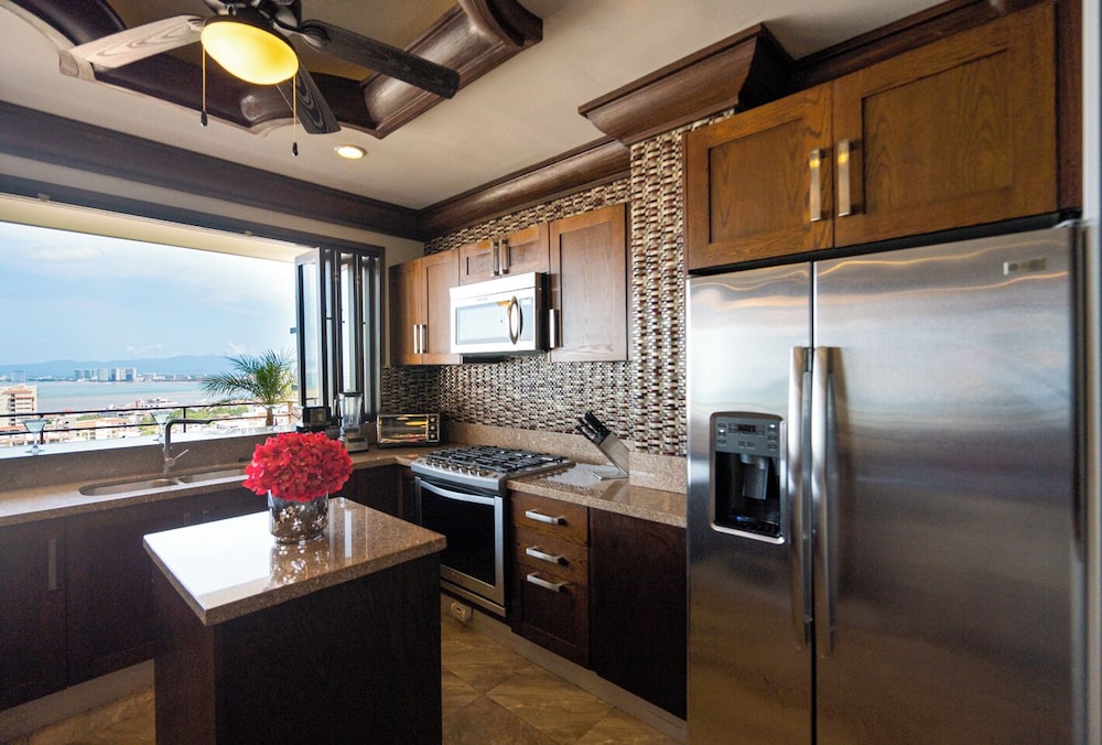 Pinnacle Resorts 220