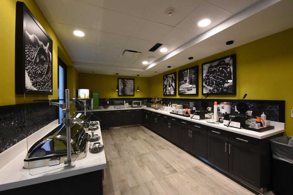 Hampton Inn & Suites Irvine Orange County Airport - photo 26