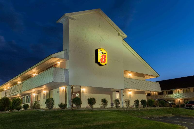 Super 8 by Wyndham Strongsville Cleveland - photo 3