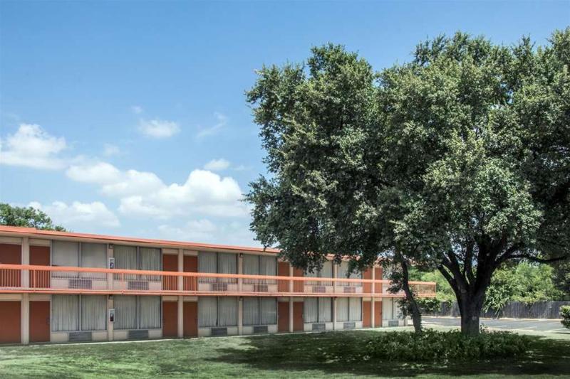 Knights Inn Temple - photo 2