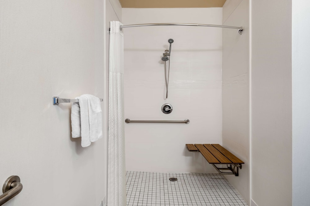 Hampton Inn by Hilton Irvine East Lake Forest - photo 22