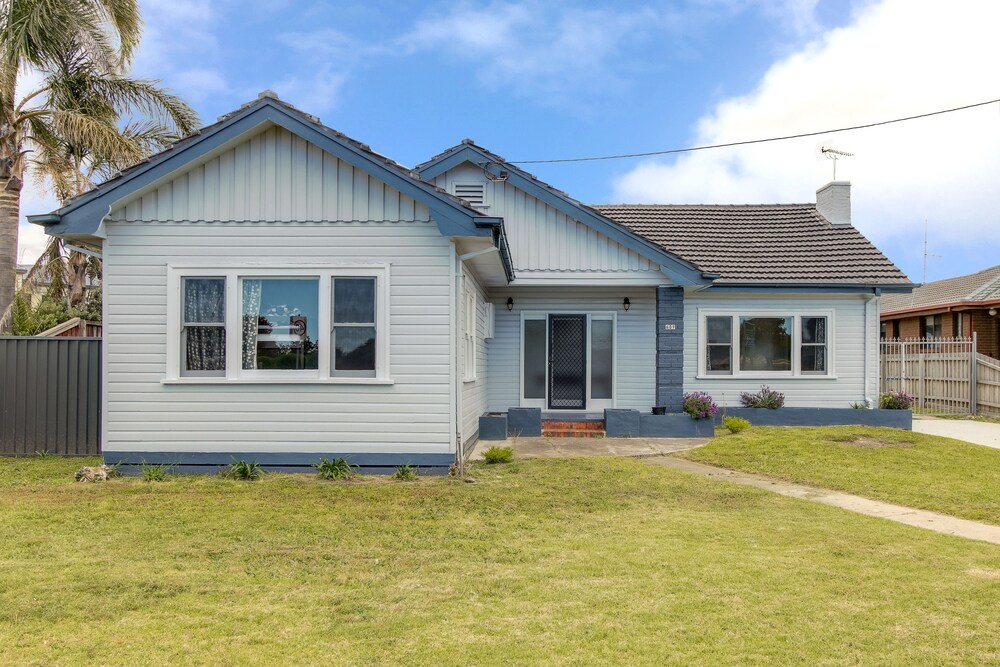 Seashells Central Family Getaway — 4-Star Luxury Hotel in Lakes Entrance, Australia