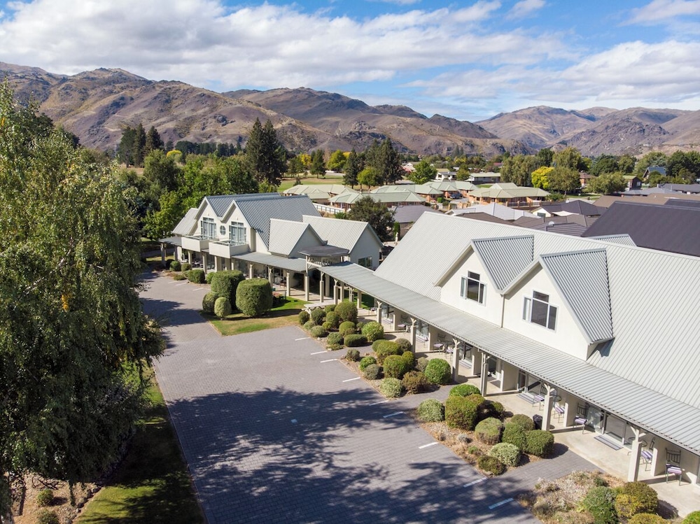 Colonial Manor Motel - carbon neutral hotel in Cromwell