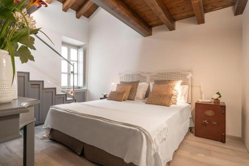 Corlo Holiday Home — 4-Star Luxury Hotel in Lonato, Italy