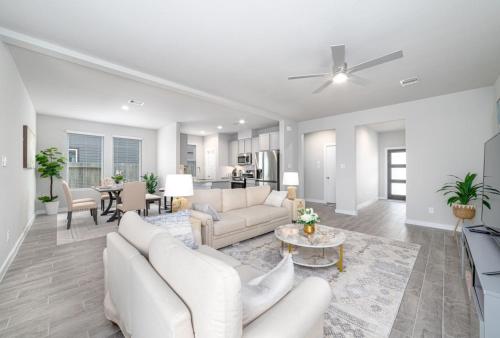 Modern and Spacious 4BR Home in Rosenberg TX — 4-Star Luxury Hotel in Rosenberg, United States