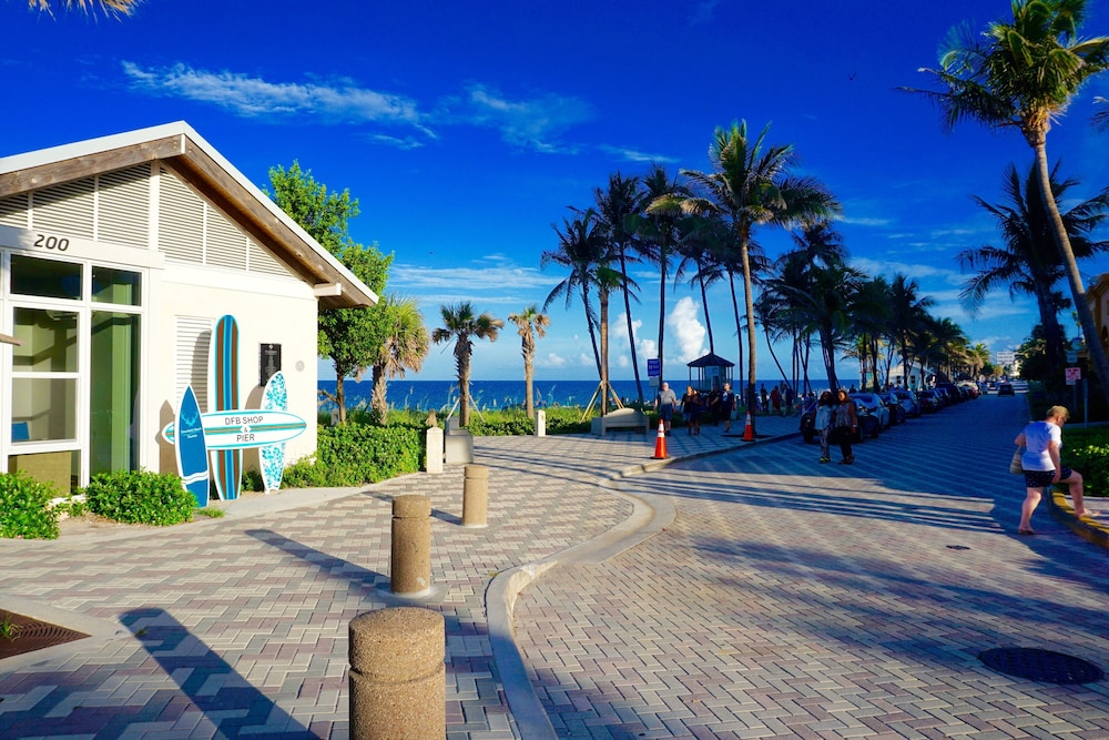 Club Lux Resort By the Beach - photo 40