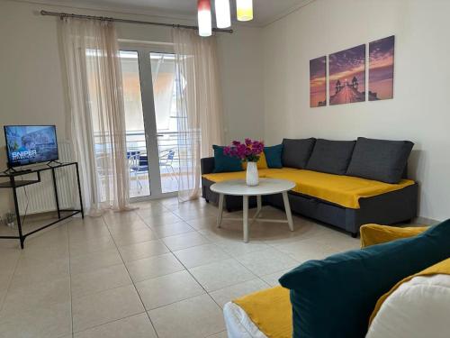 Riviera beach seaside spacious apt. — 4-Star Luxury Hotel in Anavyssos, Greece