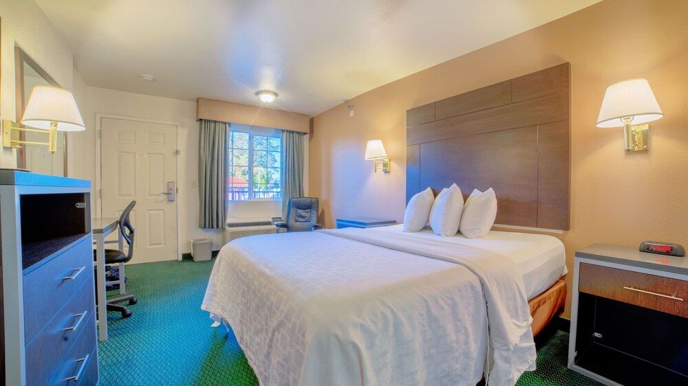 Turlock Inn - photo 11