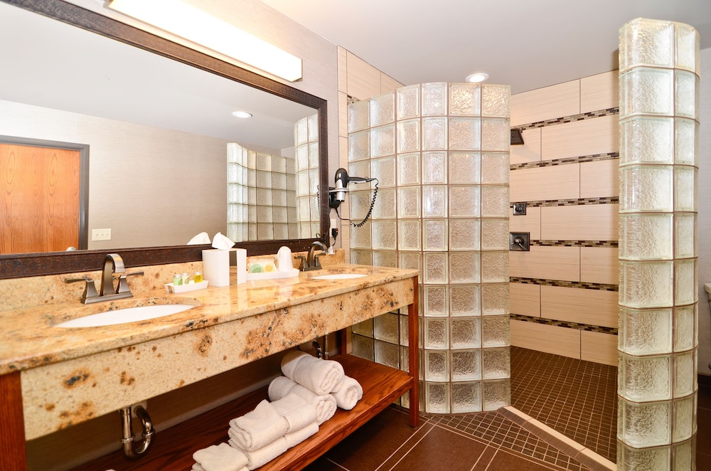 Astoria Hotel and Event Center - photo 26
