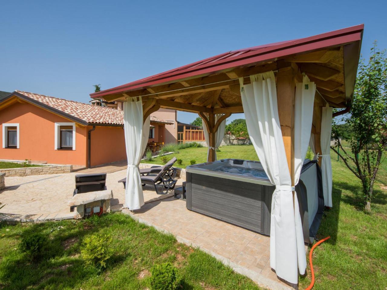 Holiday Home Vodnjan with Pool & Sea — 4-Star Luxury Hotel in Vodnjan, Croatia