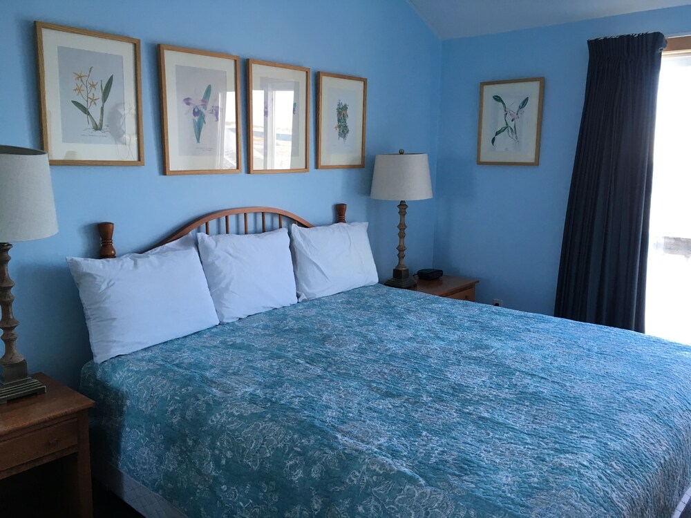 East Harbour Motel and Cottages - photo 11