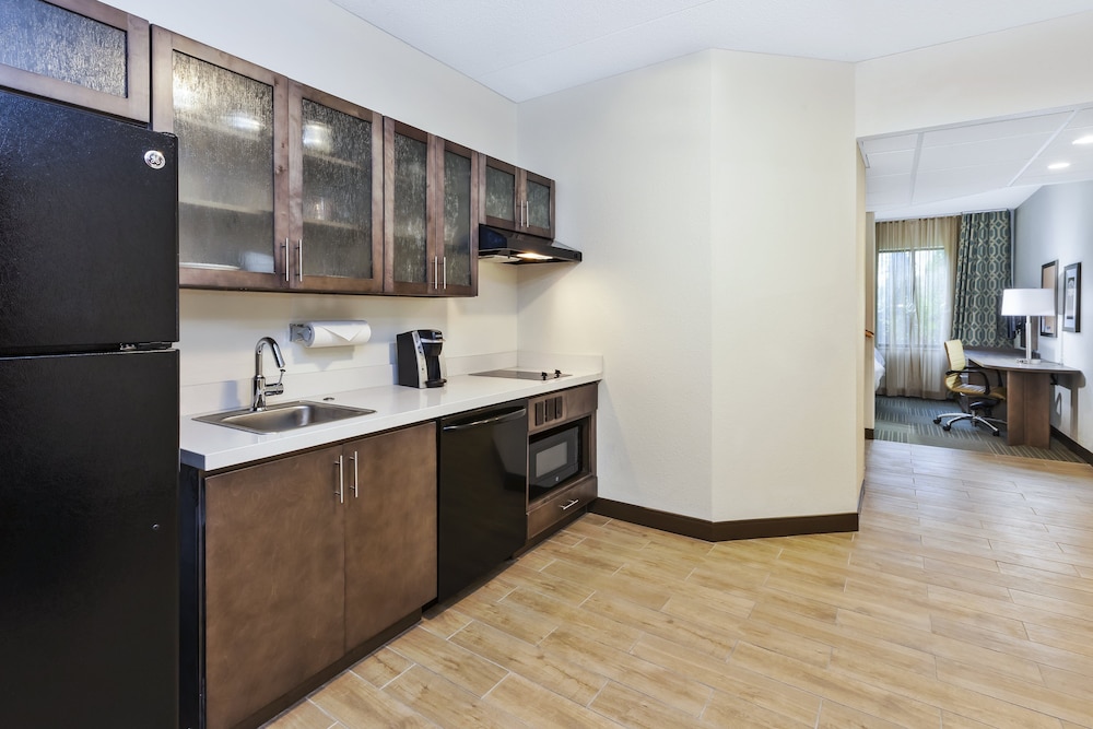 Candlewood Suites Grand Rapids Airport an IHG Hotel - photo 4