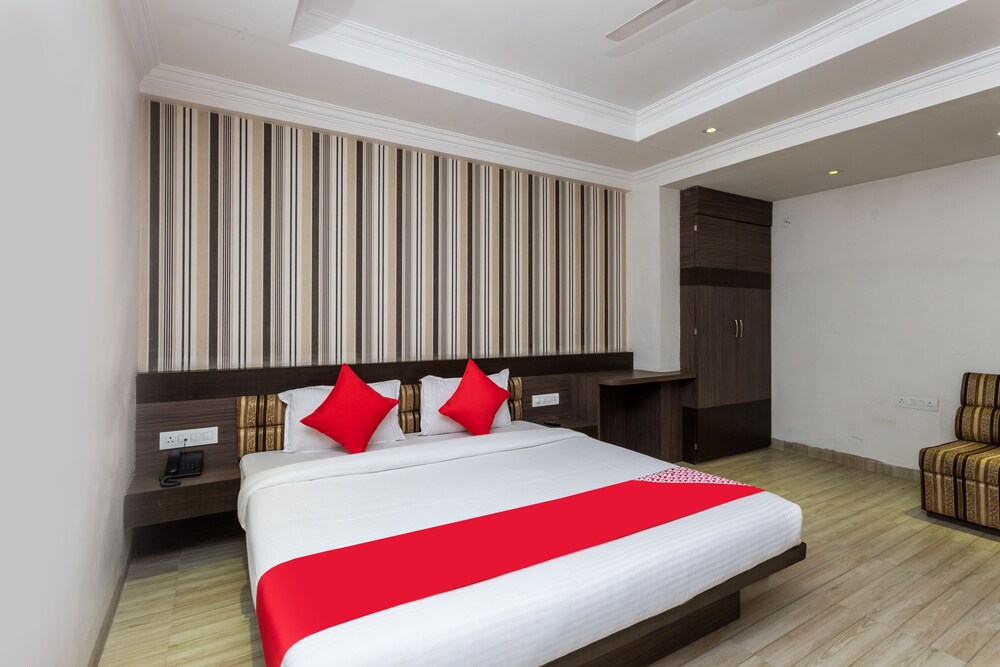Oyo 35476 Baba Shree Hotel And Resort — Indore