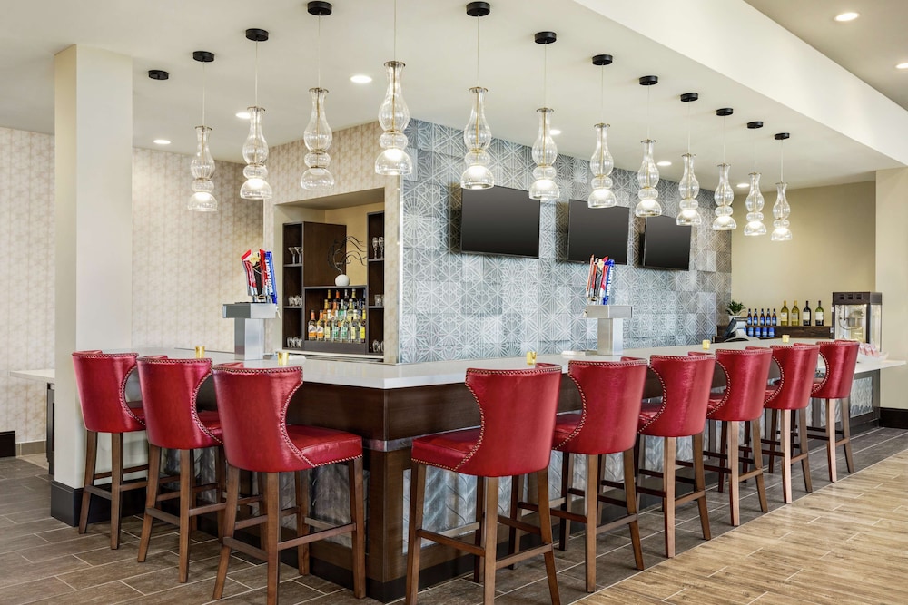Embassy Suites by Hilton Round Rock - photo 36