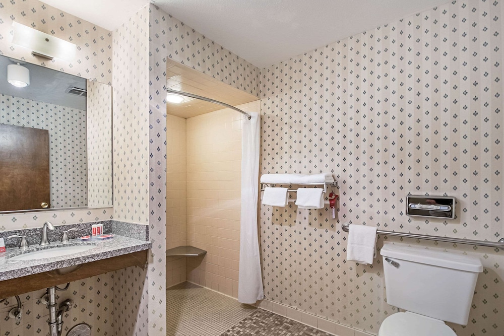 Sutter Inn - photo 17