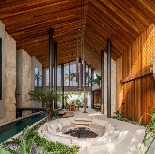 House of Winds Complex Luxury 6BR Tropical Retreat 2x3BR Villas near Canggu — 4-Star Luxury Hotel in Kerobokan, Indonesia