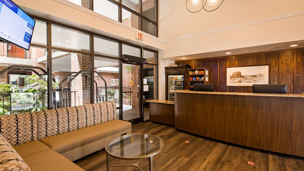 Best Western Plus Coastline Inn - photo 22