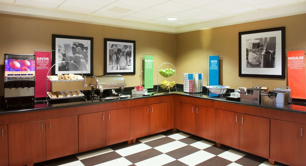 Hampton Inn & Suites Pittsburgh Meadow Lands - photo 23