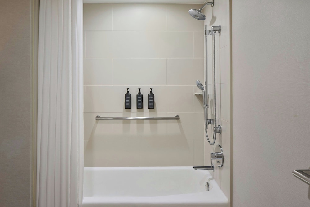 Sheraton Suites Chicago O'Hare - photo 44