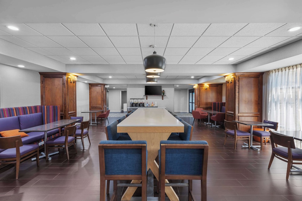 Hampton Inn Pendleton - photo 27
