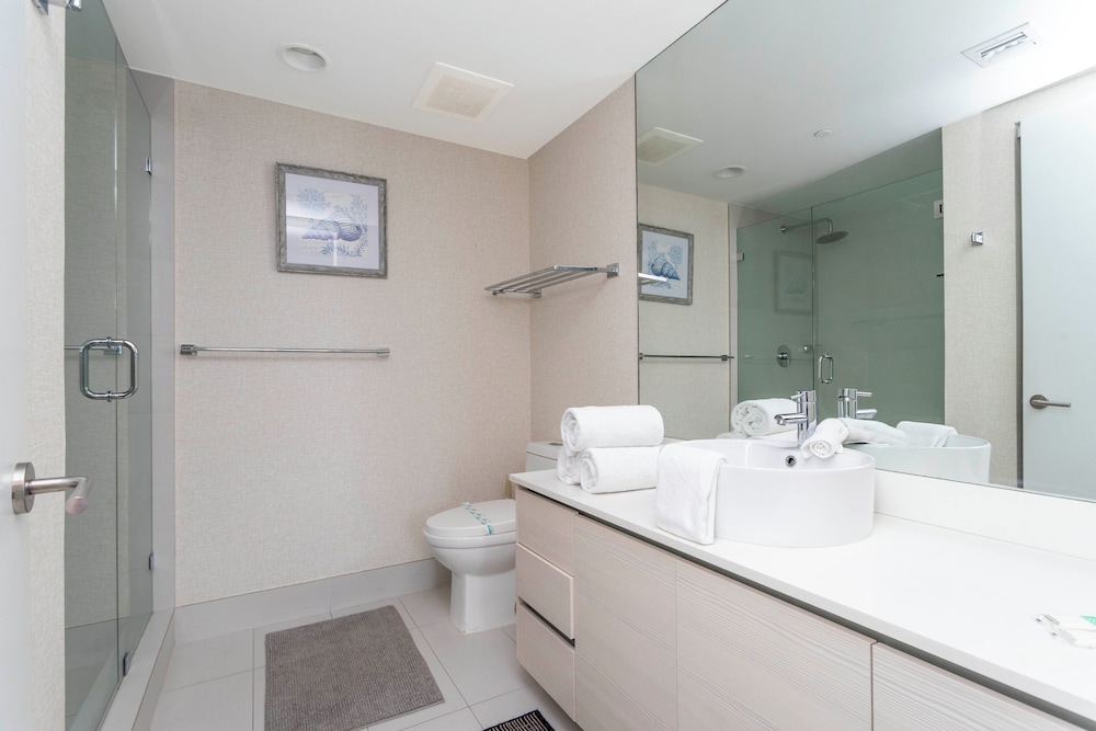 Stunning Bay Front 3 Bed Private Floor Apt 2001 @ BW Resort Miami - photo 30