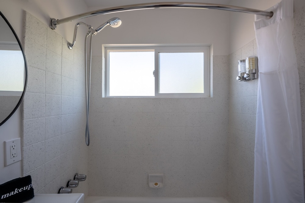 Desert Hot Springs Inn - photo 76