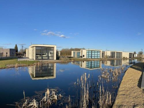 Cube Maximum MA76 Comfortable - carbon neutral hotel in Unknown City