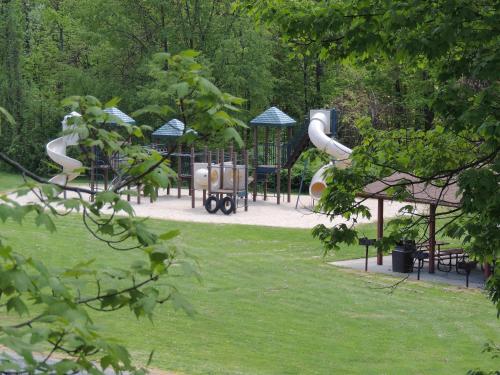 Scotrun Camping Resort Deluxe Park Model 4 - photo 12