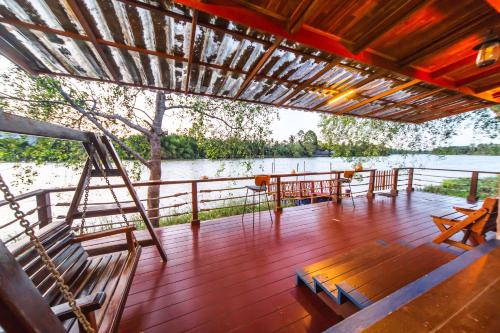 Chuenwaree Riverside Stay - last minute hotel in Surat Thani