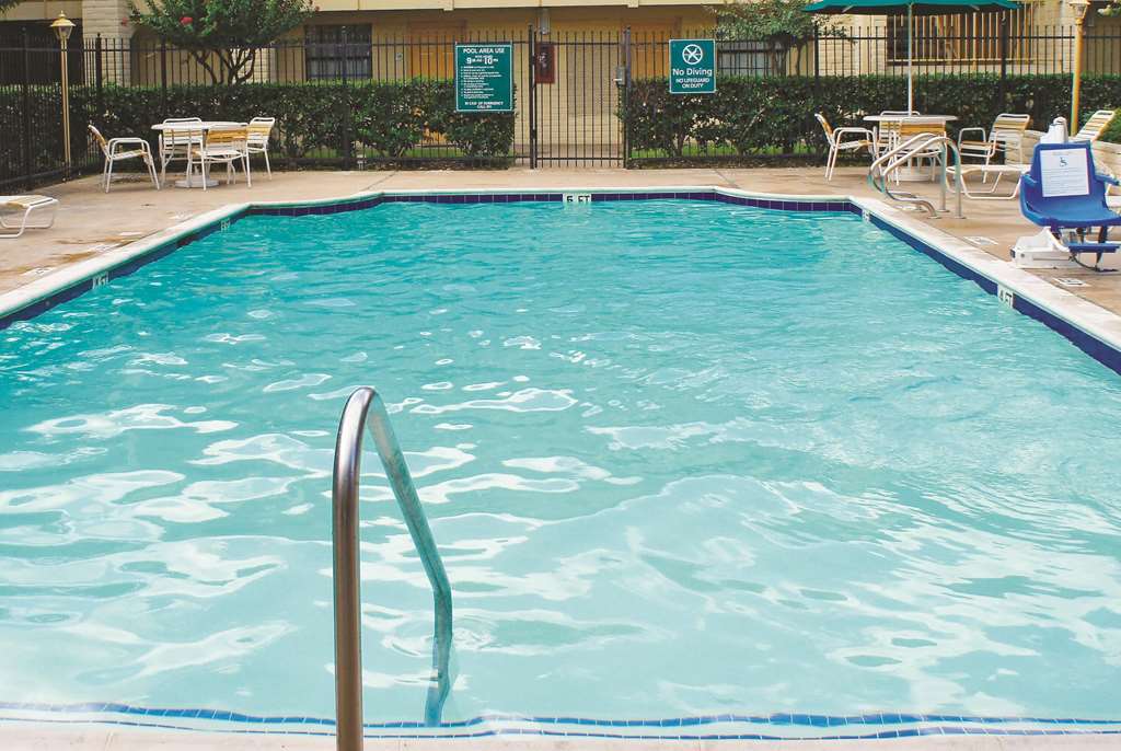 Baymont by Wyndham Houston La Porte - photo 8