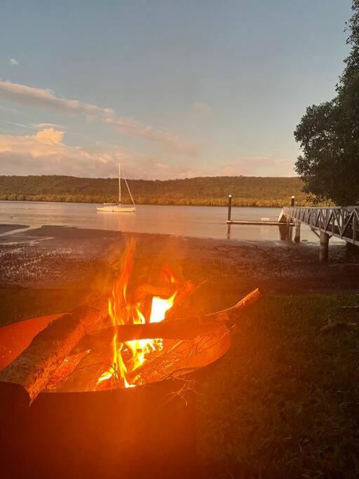 Waterfront Deep Water Pontoon views to Straddie — hotel in Russell Island